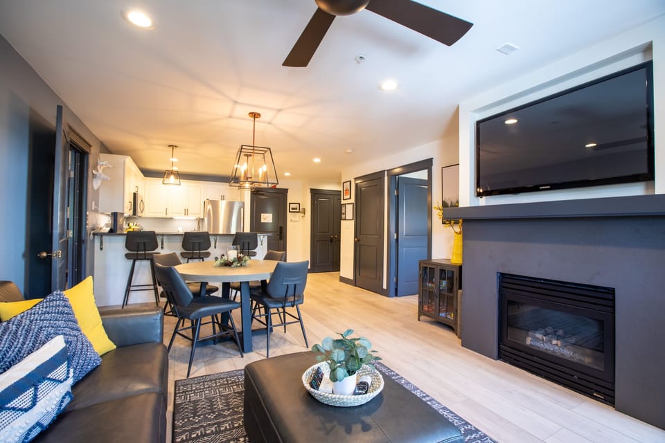 Chair, Furniture, Indoors, Living Room, Room