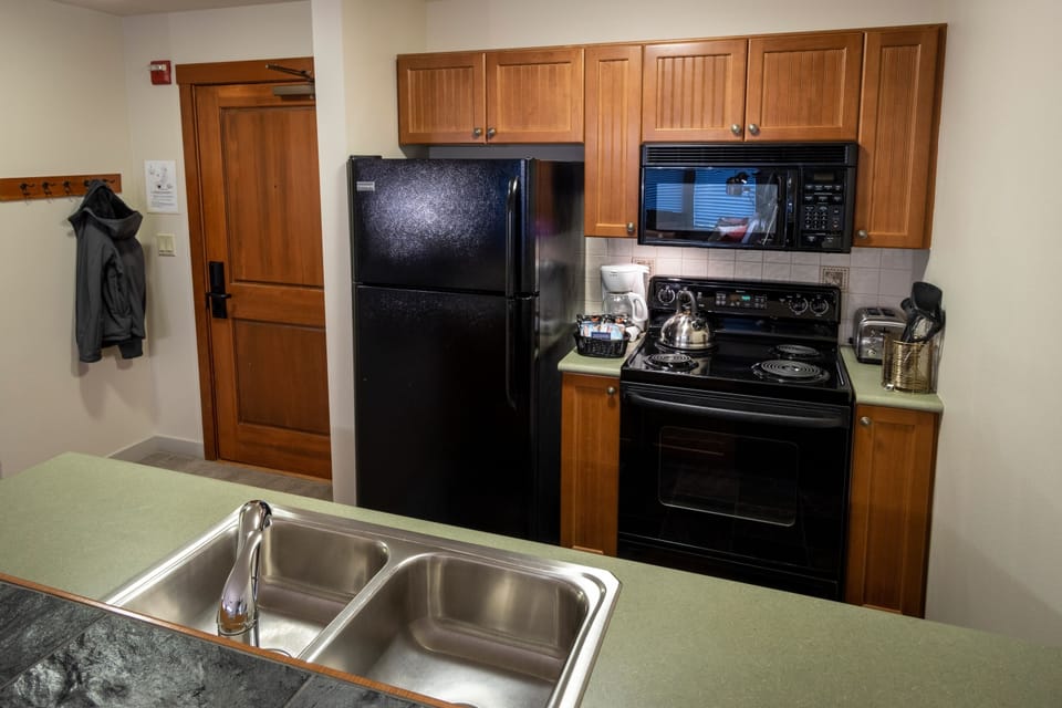 Refrigerator, Indoors, Room, Cooktop, Microwave