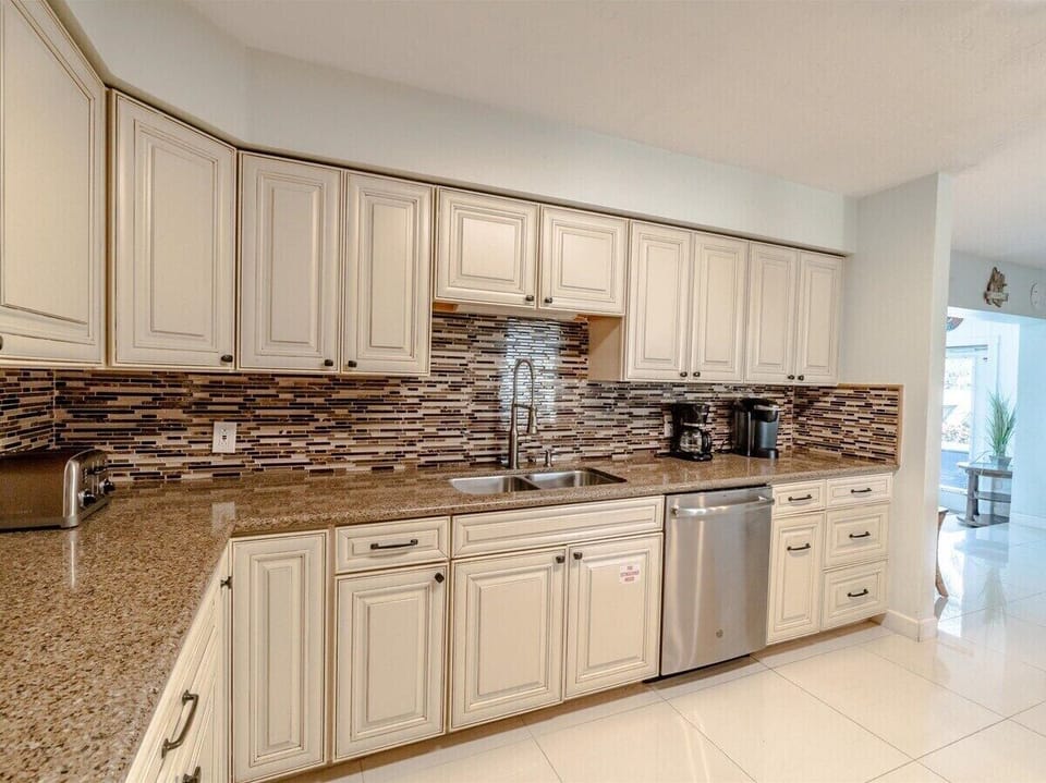 Fully stocked kitchen with plenty of counterspace