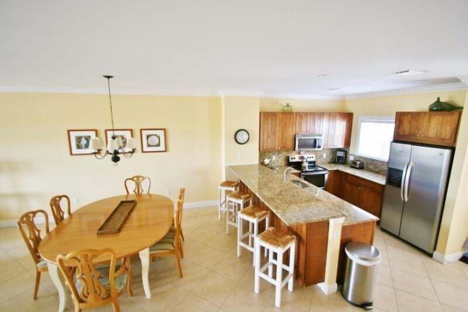 Choose to dine in either at the breakfast bar or the dining room table.