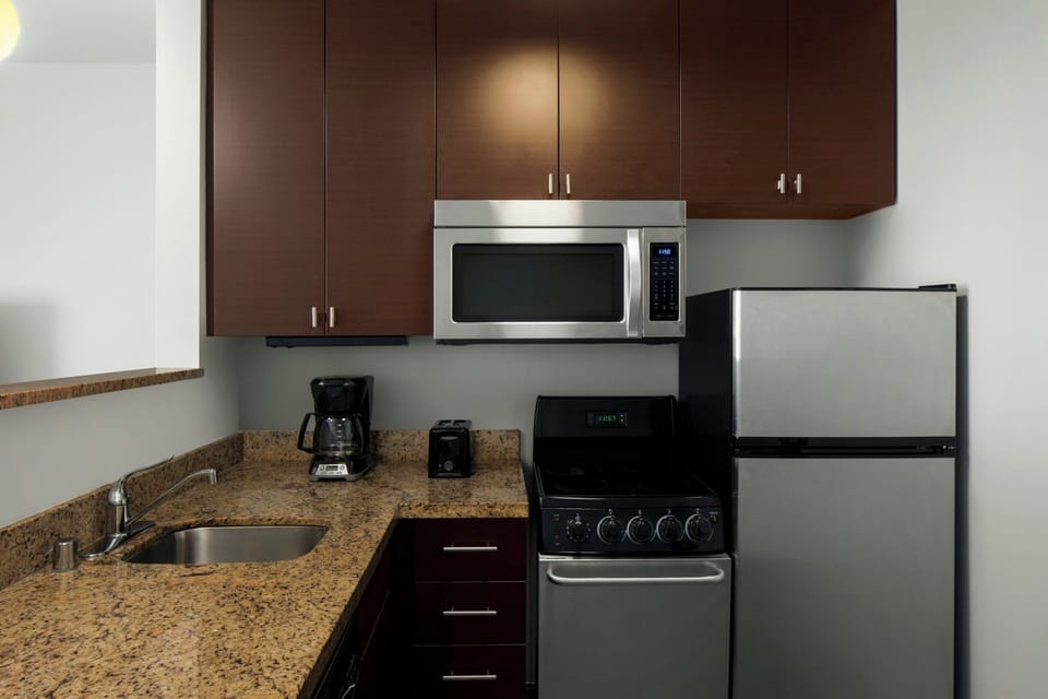 Suite, 1 Double Bed | Private kitchen | Full-size fridge, microwave, stovetop, dishwasher