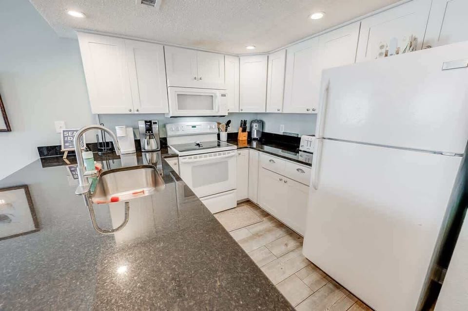 Large Kitchen Area