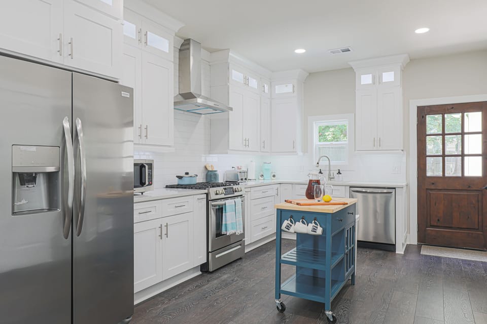 Full kitchen equipped with all cooking essentials