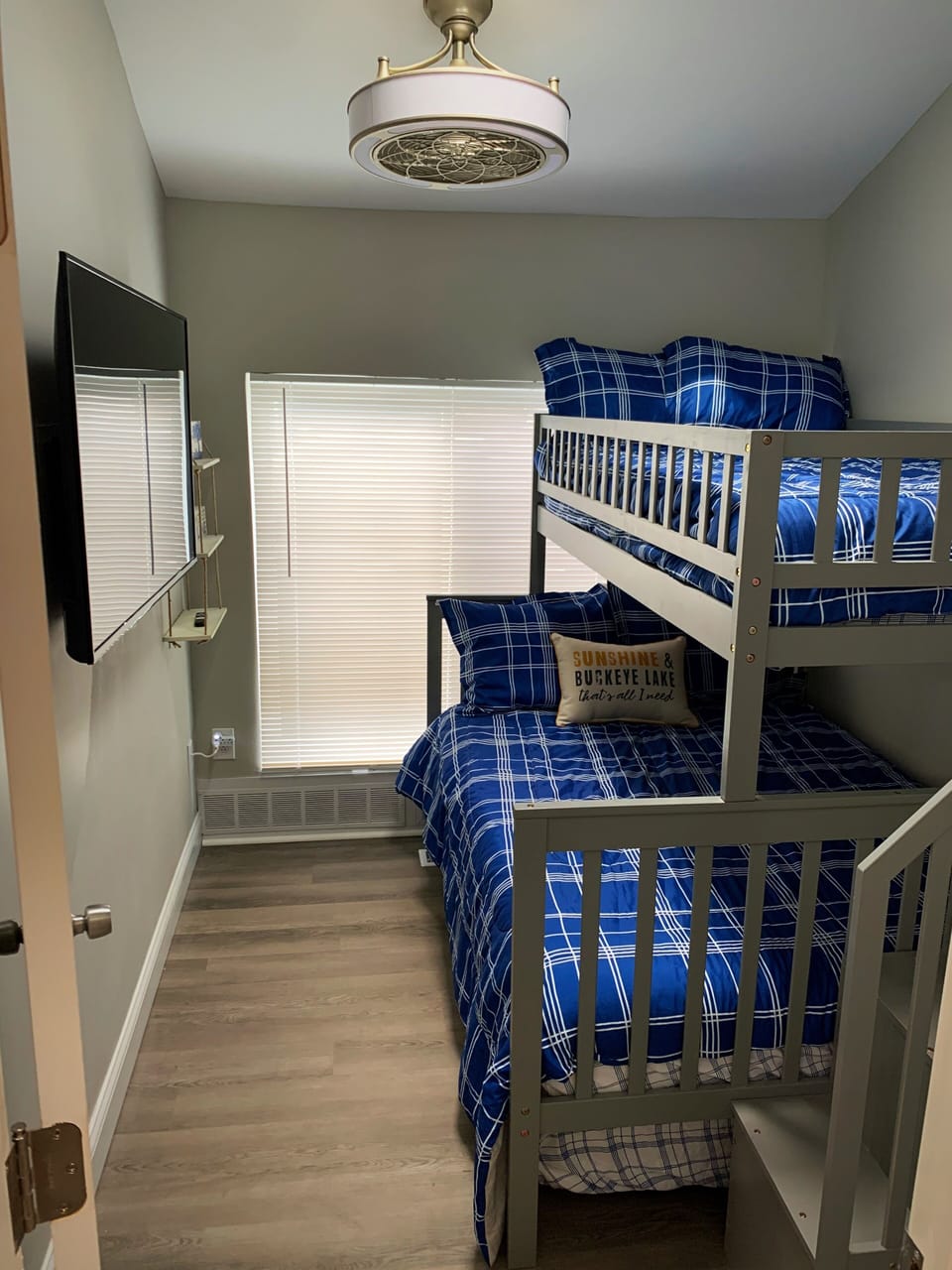 Trundle bed pulls out to sleep 4 total