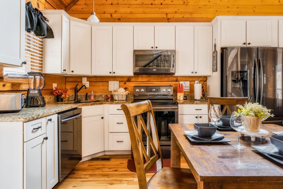 Fully equipped kitchen with everything you need for a great family meal! 