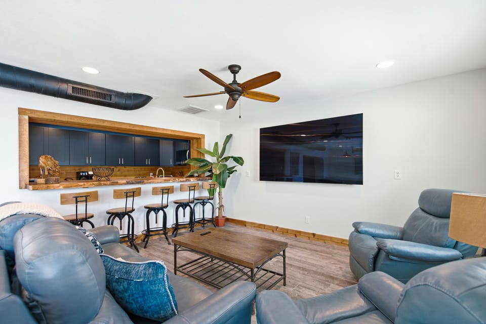 The 2nd living room has a large couch and recliners to enjoy tv and the sea view 
