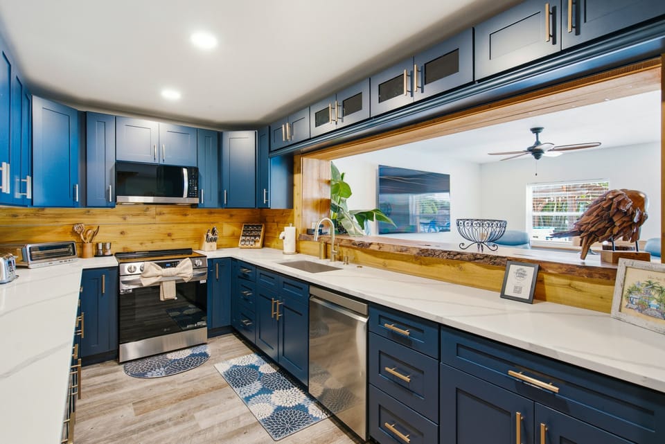 Paradise Lodge offers a newly renovated kitchen with new appliances.