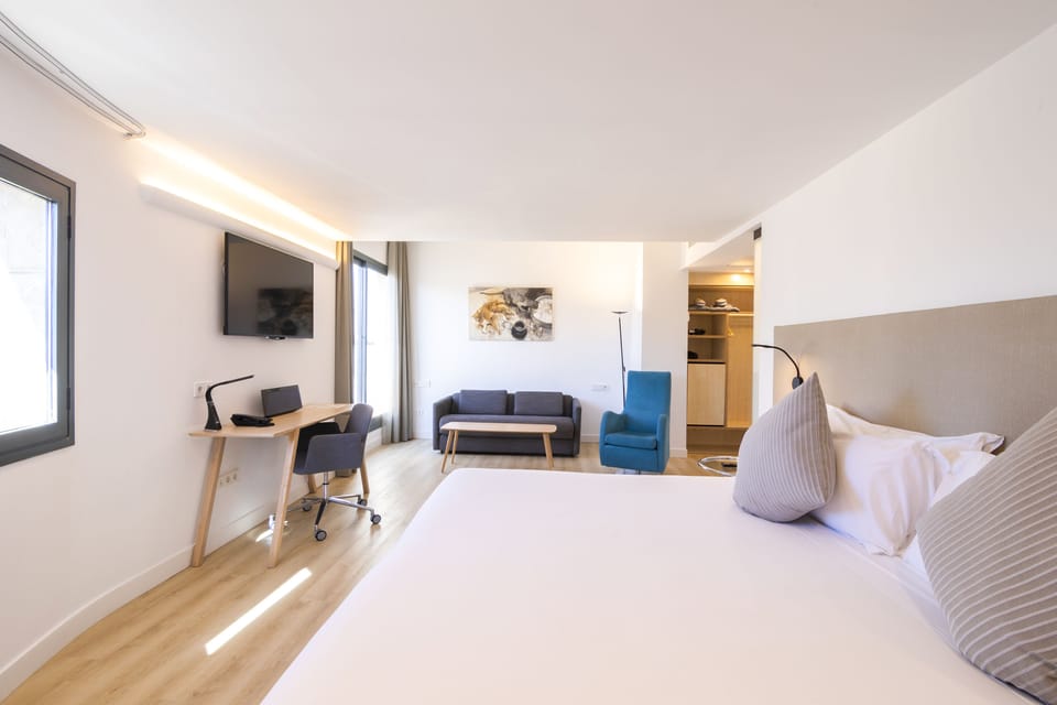 Loft (Innside) | Free minibar items, in-room safe, desk, laptop workspace