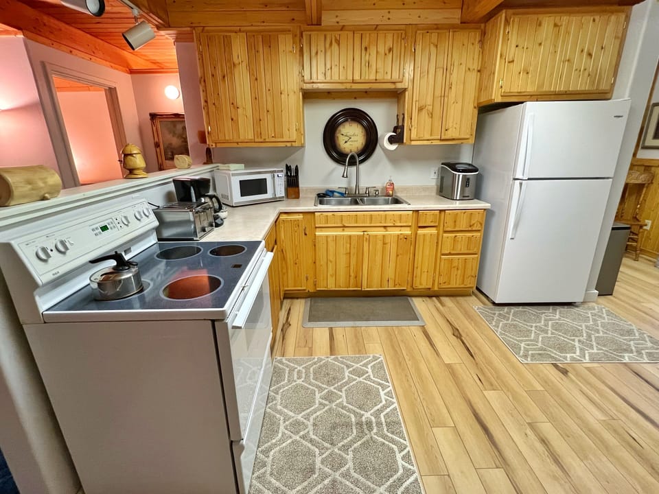 Full kitchen to fill your family. 