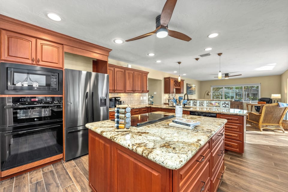 Stay connected while you cook—this open plan makes it easy to entertain and enjoy every moment.