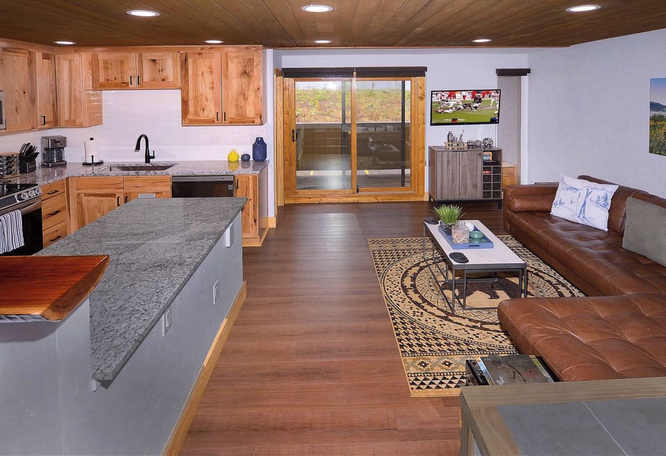 Sliding door to back deck (overlooks parking lot)