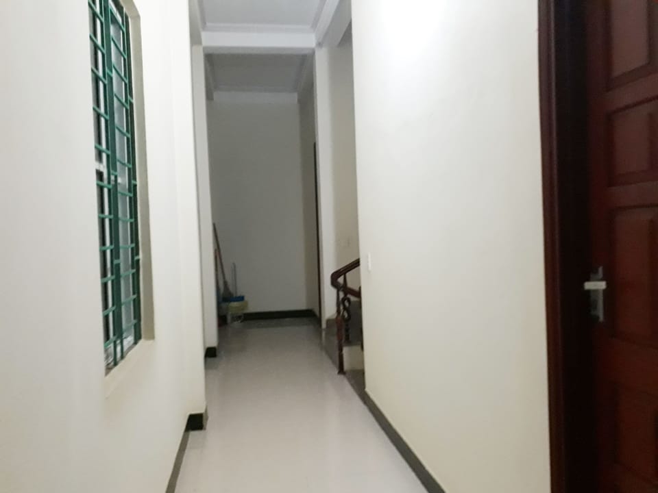 Desk, laptop workspace, WiFi (free), bed sheets