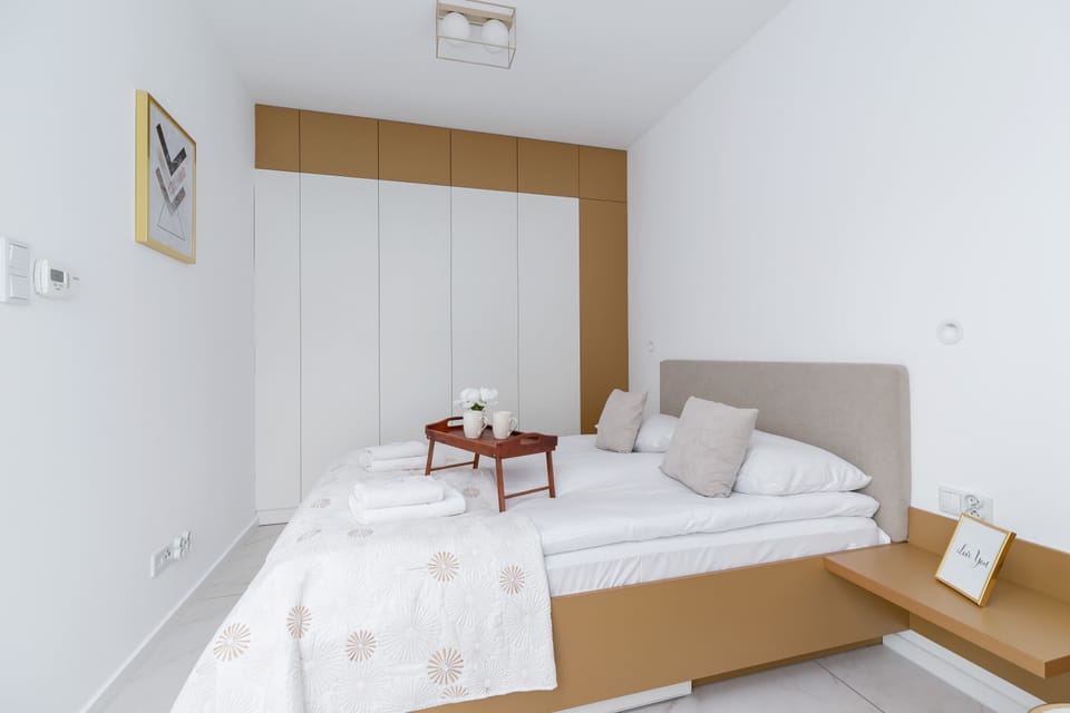 Bedroom with comfortable bed.