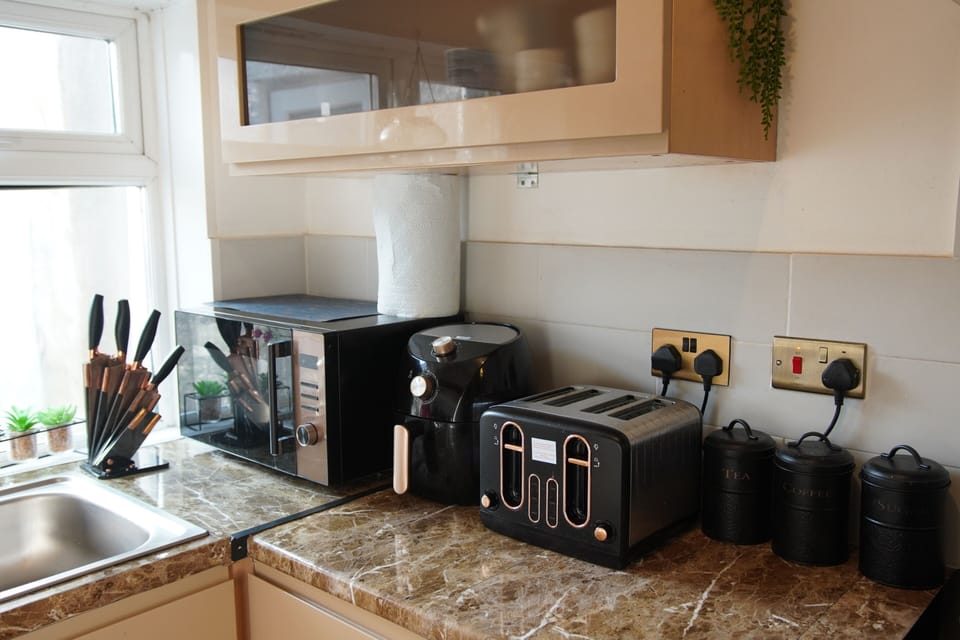 House | Private kitchen | Fridge, microwave, oven, stovetop