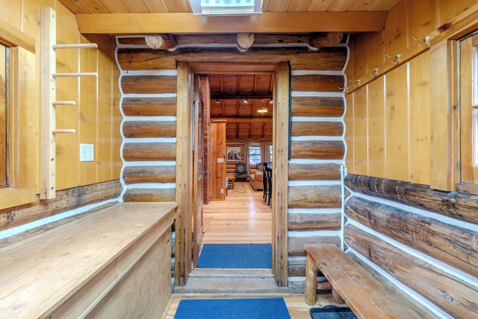 Back Door Entree Way