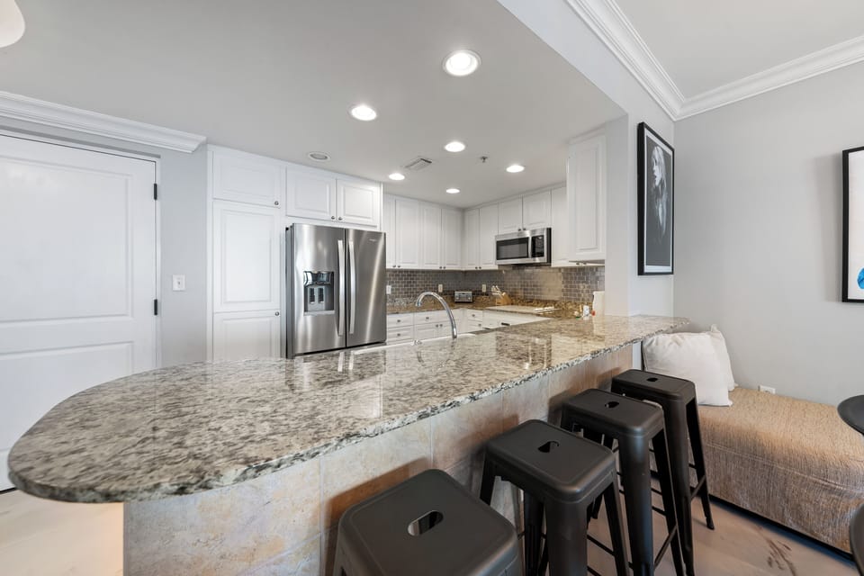Classic Condo, 2 Bedrooms, Balcony | Private kitchen | Fridge, microwave, oven, stovetop