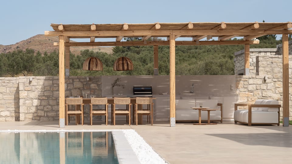 Complimented with ideal BBQ settings. 