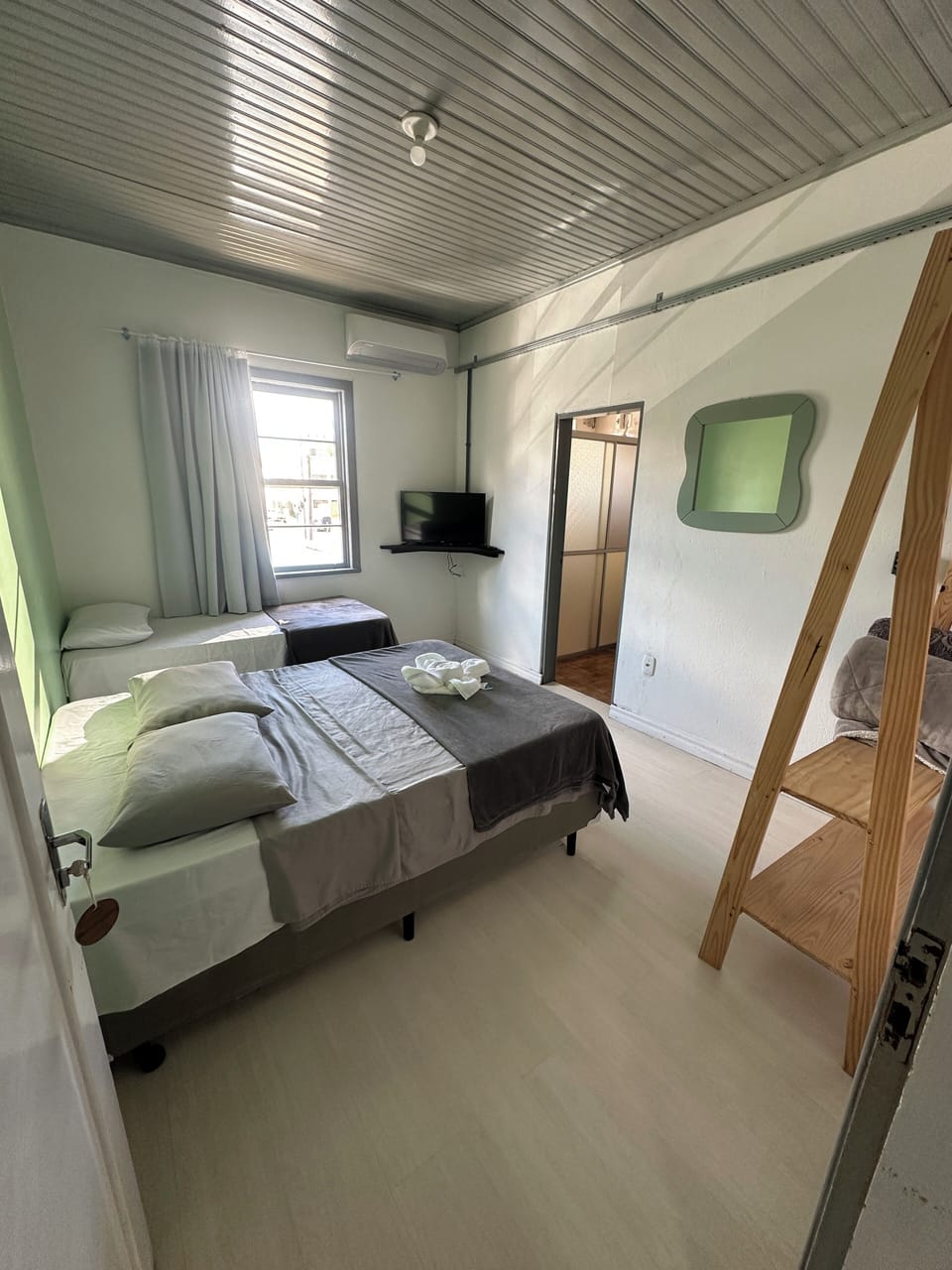 Triplo com AC | Free WiFi, bed sheets