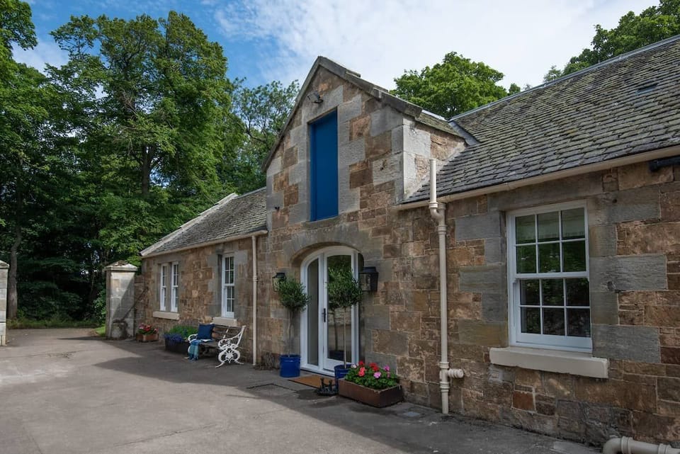 The Coach House, Kingston - the front aspect of the property with parking