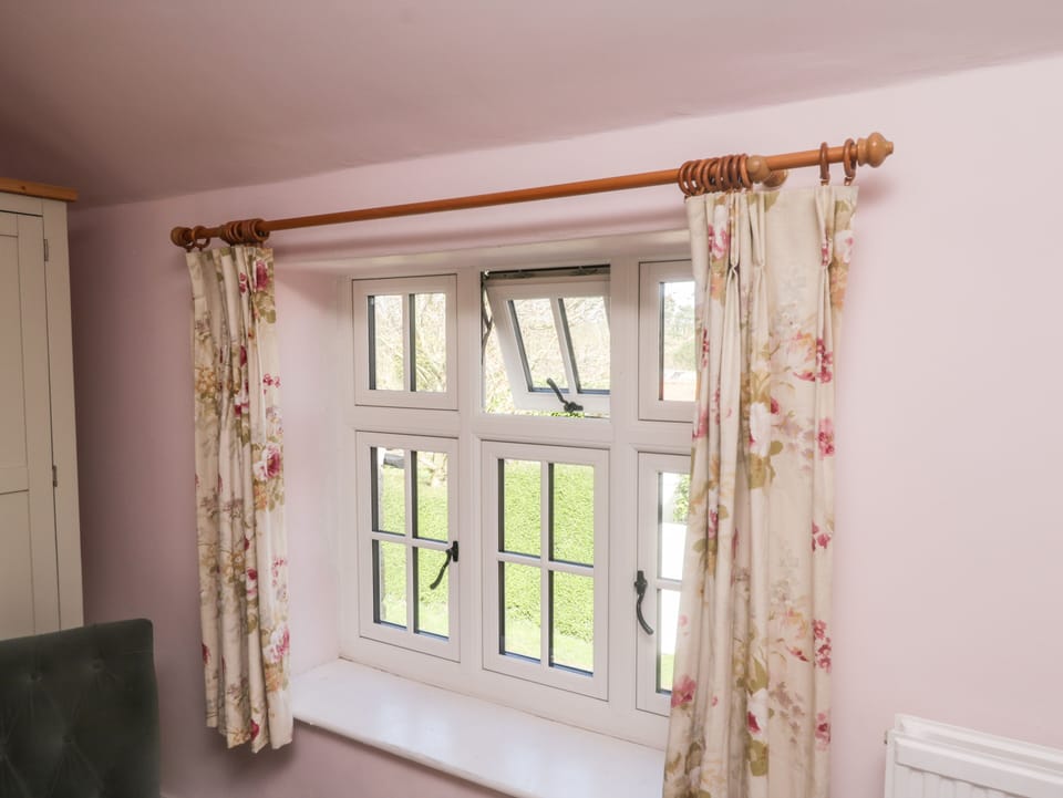 4 bedrooms, individually decorated, individually furnished, free WiFi