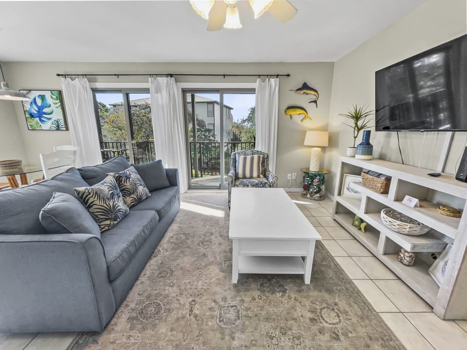 Townhome, 1 Bedroom | Living area | Smart TV