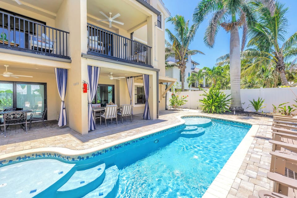 Siesta Key | 4BR – Shared Pool