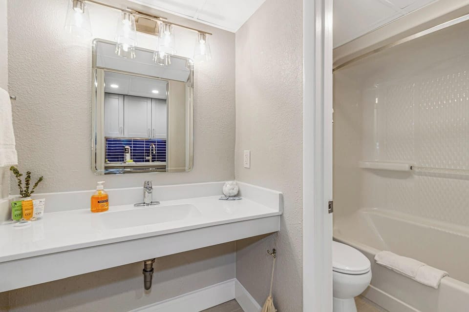 Freshen up in our clean and modern bathroom, featuring a spacious vanity and a relaxing shower/tub combo. 
