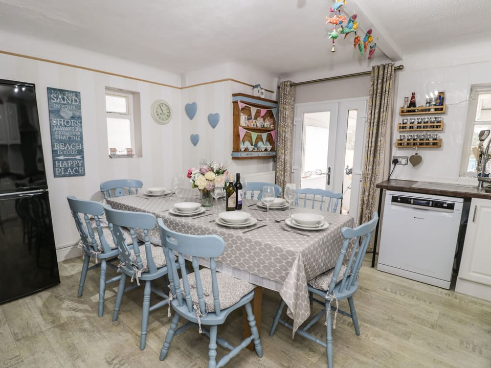 Cottage | Dining