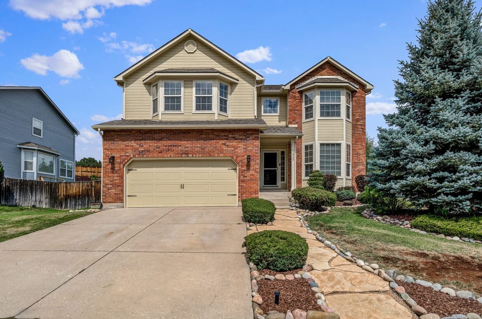 This Family Friendly home is located within minutes to all popular attractions.