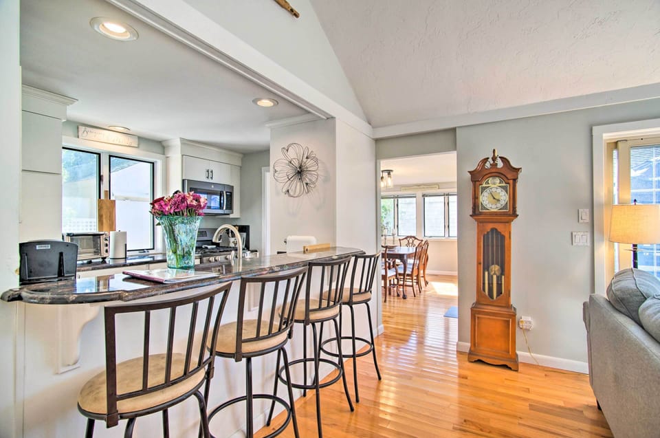 Kitchen | Keurig Coffee Maker | Toaster Oven | Complimentary Spices