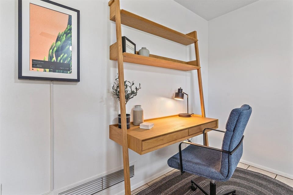 Working on the go? We got the perfect spot for ya:) Check out the digital Guest View Guide for local recommendations, contact, details, and more.