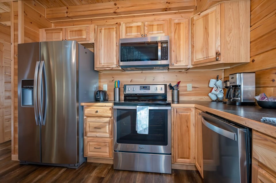 Electric Smooth Top Range & plenty of Small Appliances