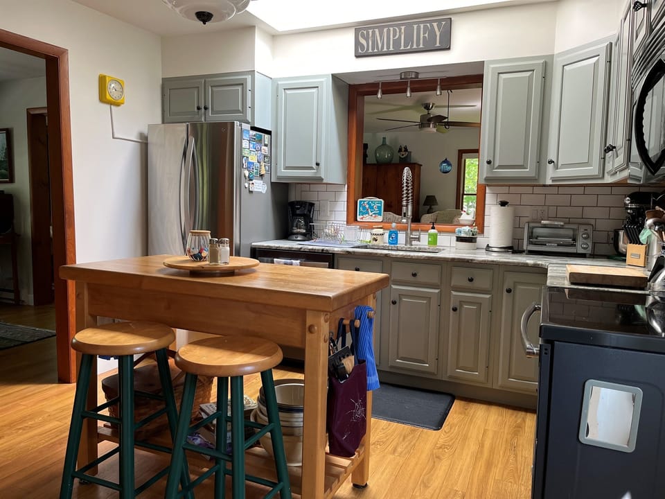 Kitchen w/ island