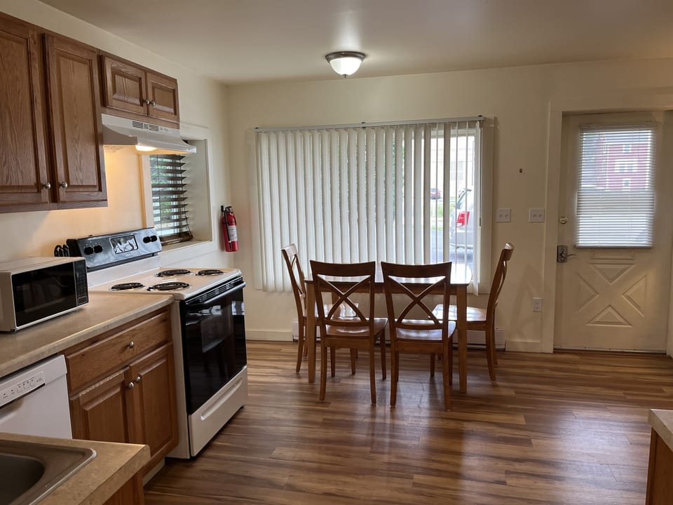 Eat-in kitchen