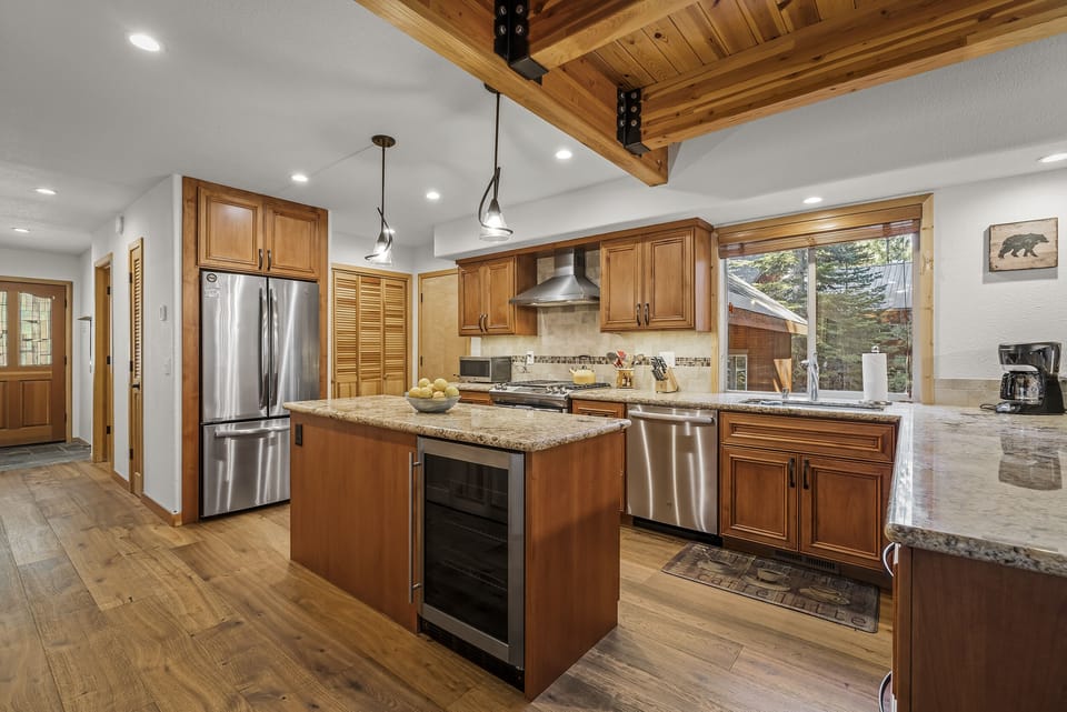 Kitchen:  Quittin' Time Chalet