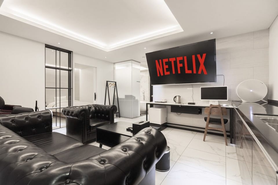 Suite | Individually decorated, individually furnished, soundproofing, free WiFi