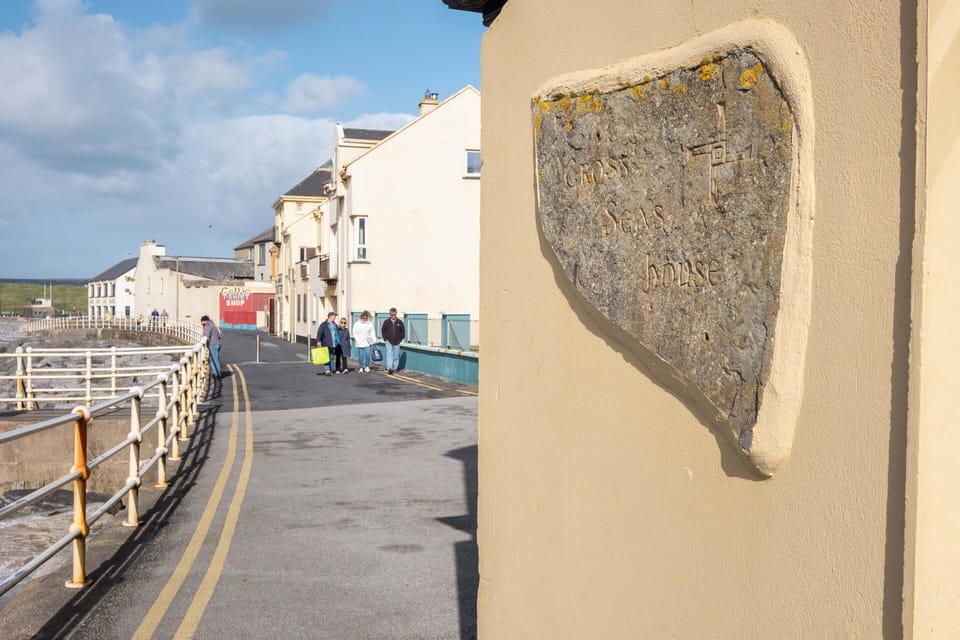 Cross Seas at the Prom (1)