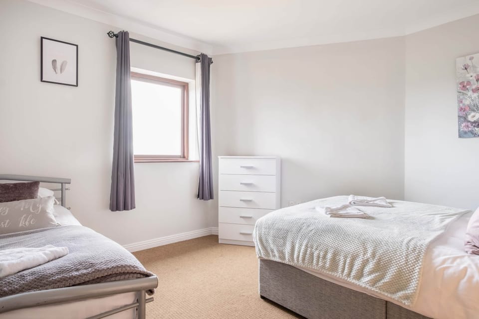 Triple Room (double and single bed) (2)