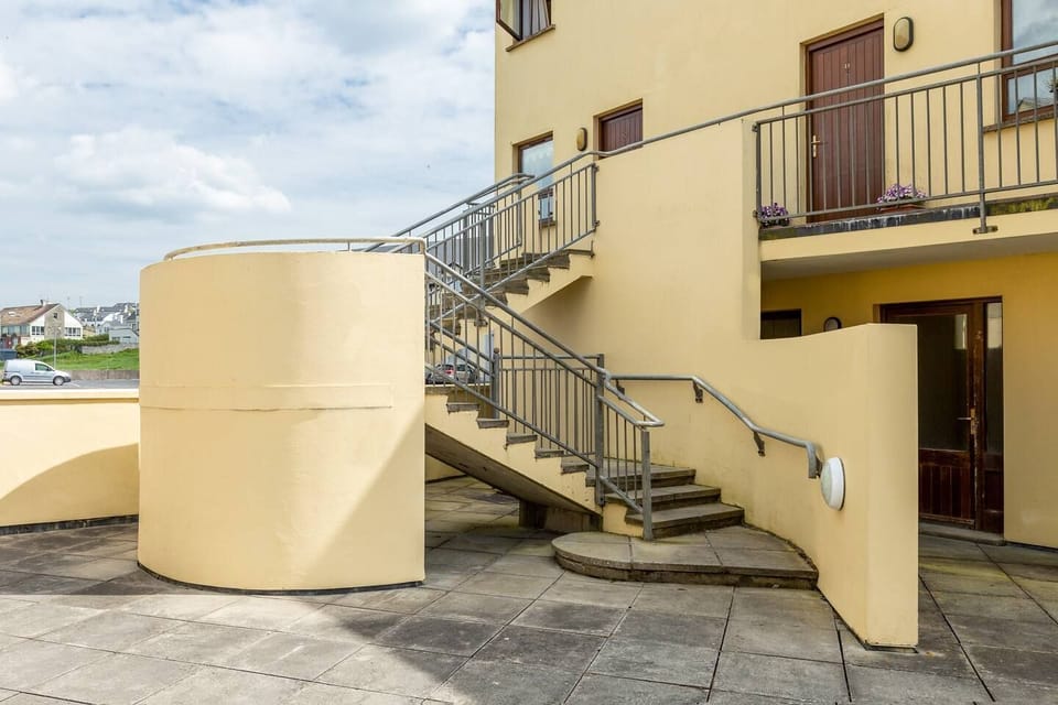 Entrance with Steps