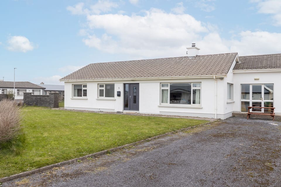 Seapark 7 Holiday home in Lahinch on the Wild Atlantic Way front outside