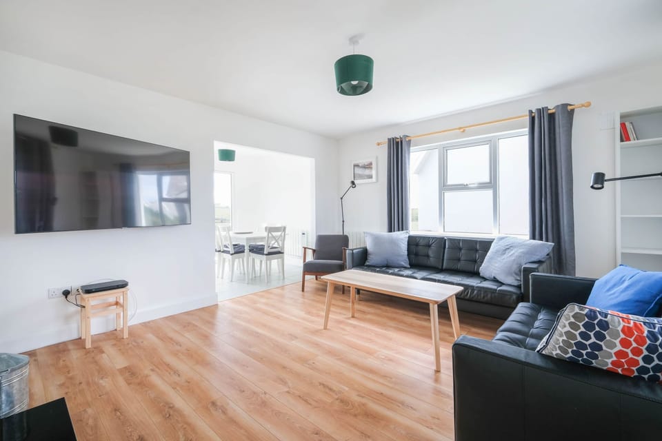 Living Room (2)