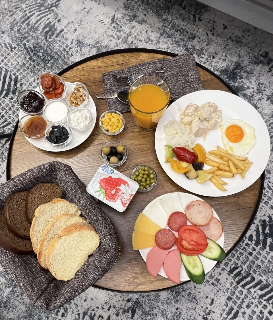 Daily buffet breakfast for a fee