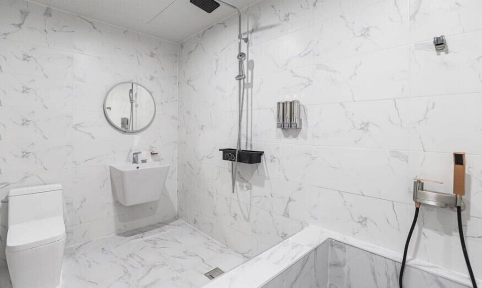 Luxury Twin Room | Bathroom