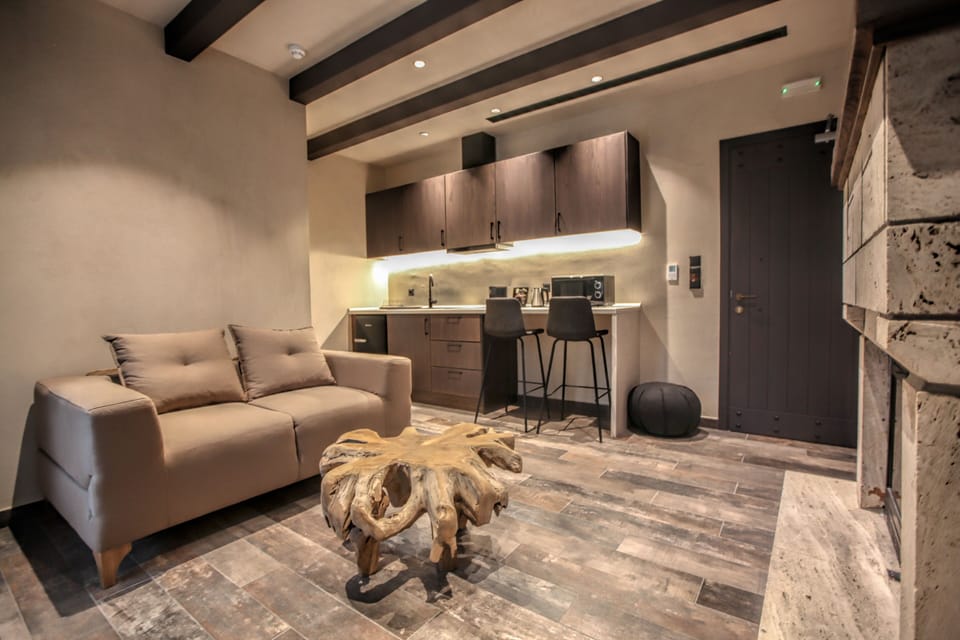 Premium Suite, Mountain View | Living area | 43-inch Smart TV with satellite channels, TV