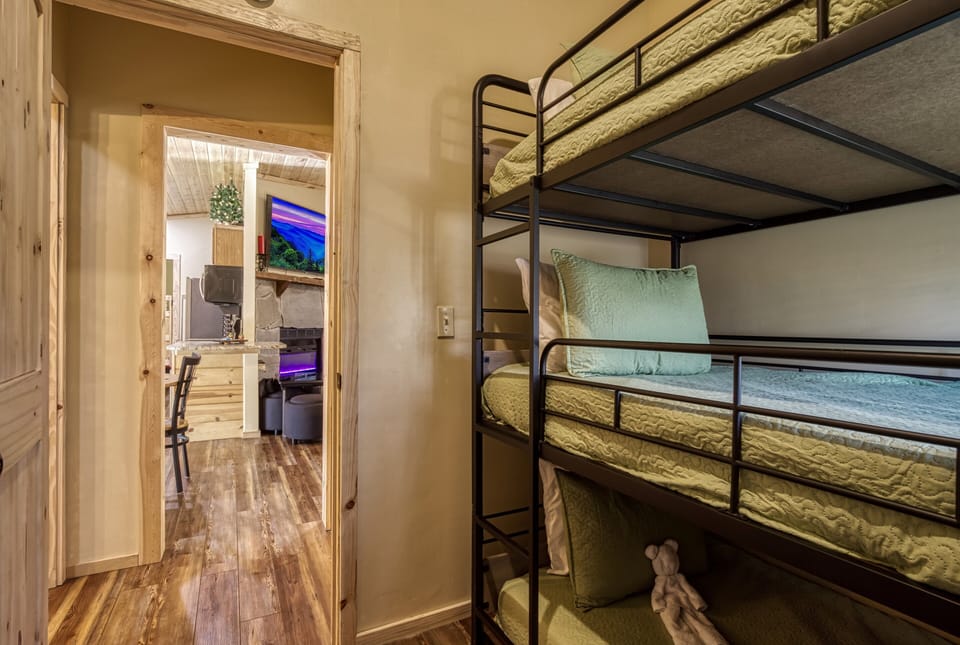 Vacation Rental in the Smoky Mountains "A Paws Place" - Bunk bed room