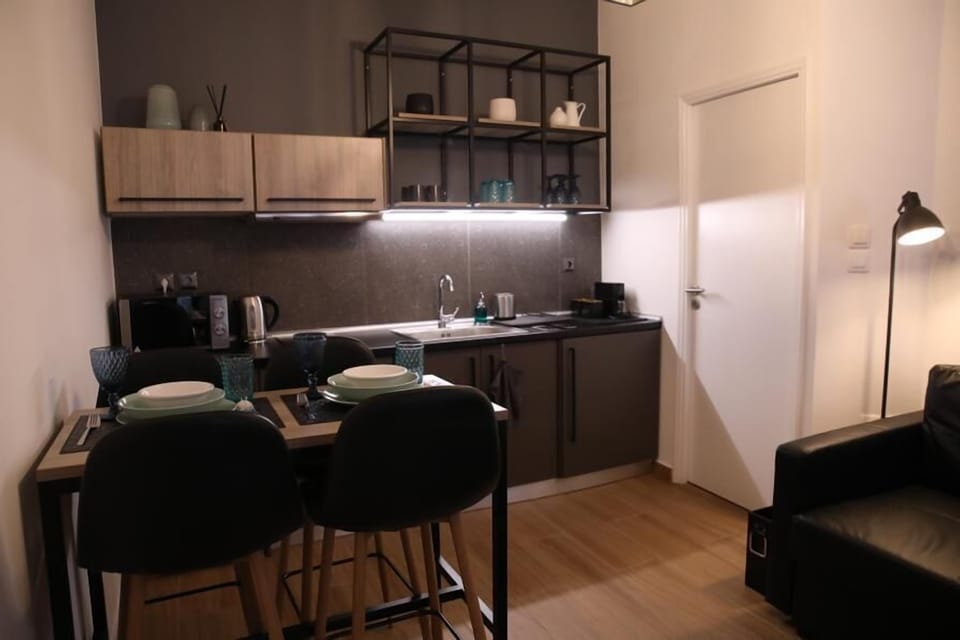 City Apartment (SSA 7) | Private kitchen | Fridge, microwave, stovetop, espresso maker