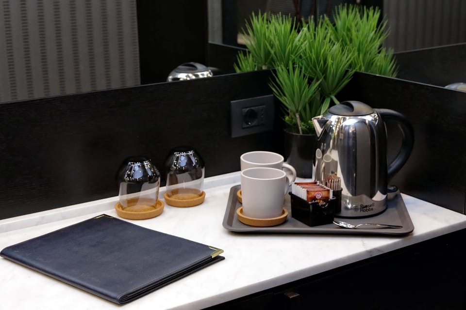 Minibar, in-room safe, laptop workspace, blackout drapes
