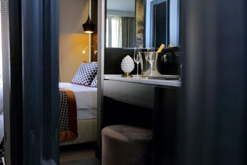 Minibar, in-room safe, individually decorated, individually furnished