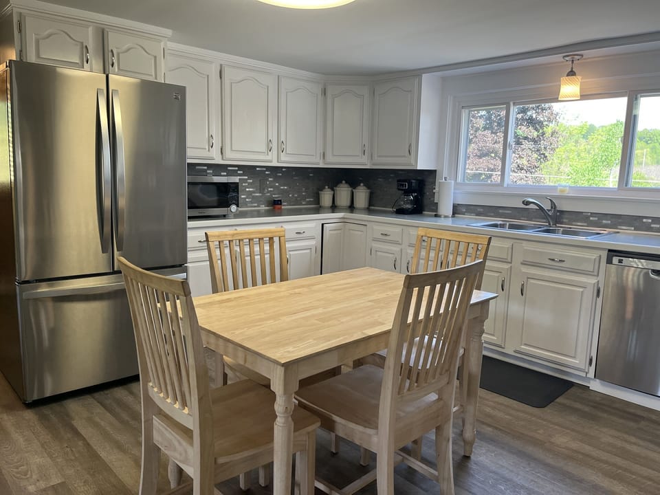 Roundtripper updated kitchen with stainless appliances, new countertops and cabinets.