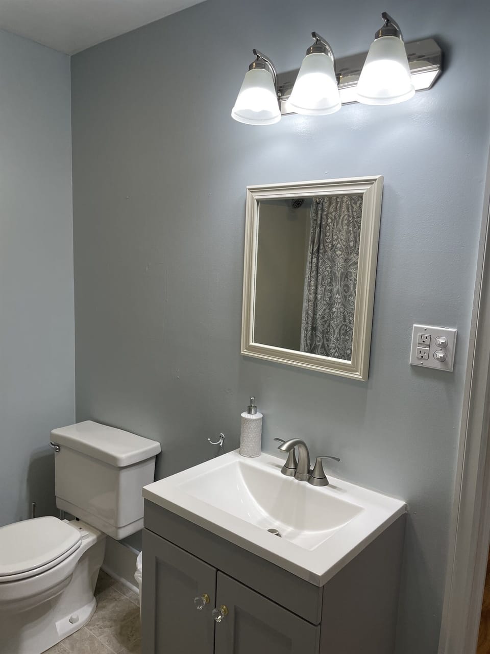 1st floor 2-room suite bath